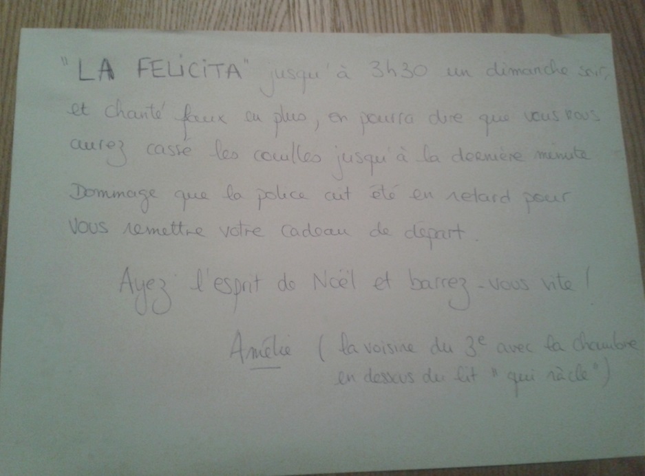 mot de voisine furieuse d'avoir supporté de la musique et des chants faux jusqu'à 3 heures du matin un dimanche